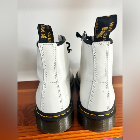 Dr. Martens 101 Yellow Stitch White Smooth Leather Ankle Boots Women’s 8 Men’s 7 - Picture 8 of 8